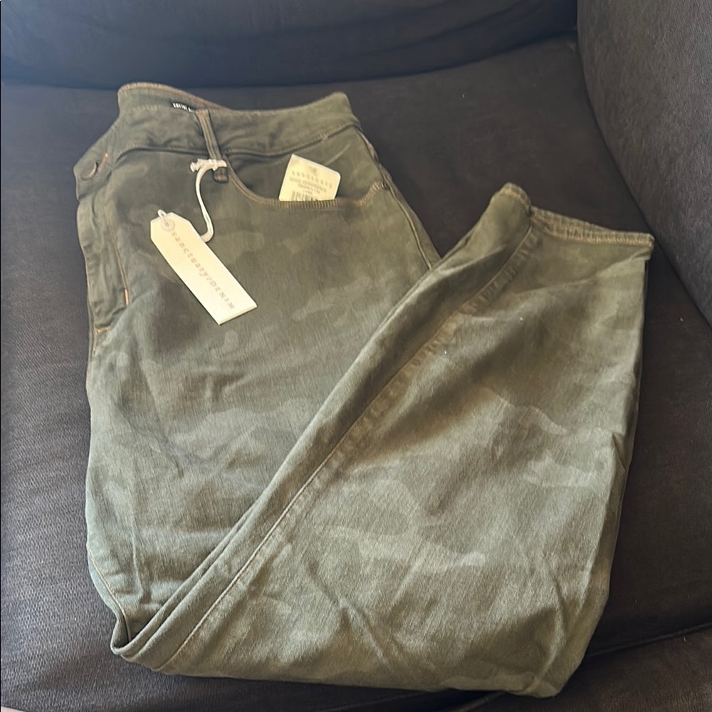 Sanctuary Green Skinny Jeans with Plush Texture